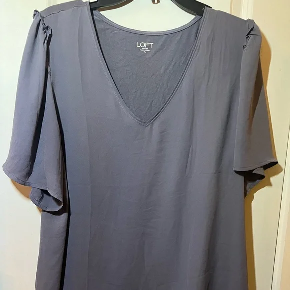 LOFT Heathered Gray Top - Picture 1 of 4